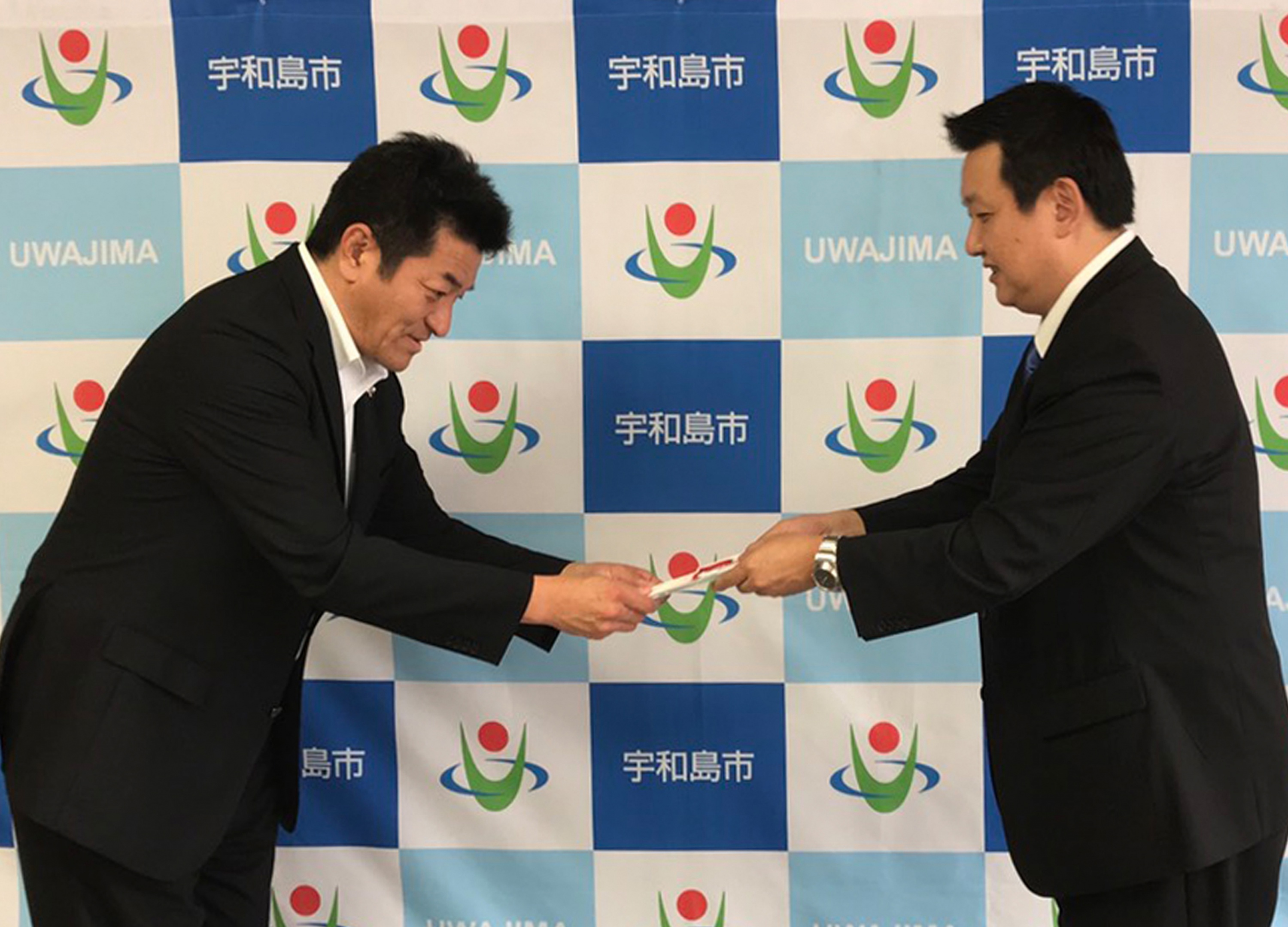 【丸之内ヘリオスグループ】2019年7月5日　宇和島市に支援金