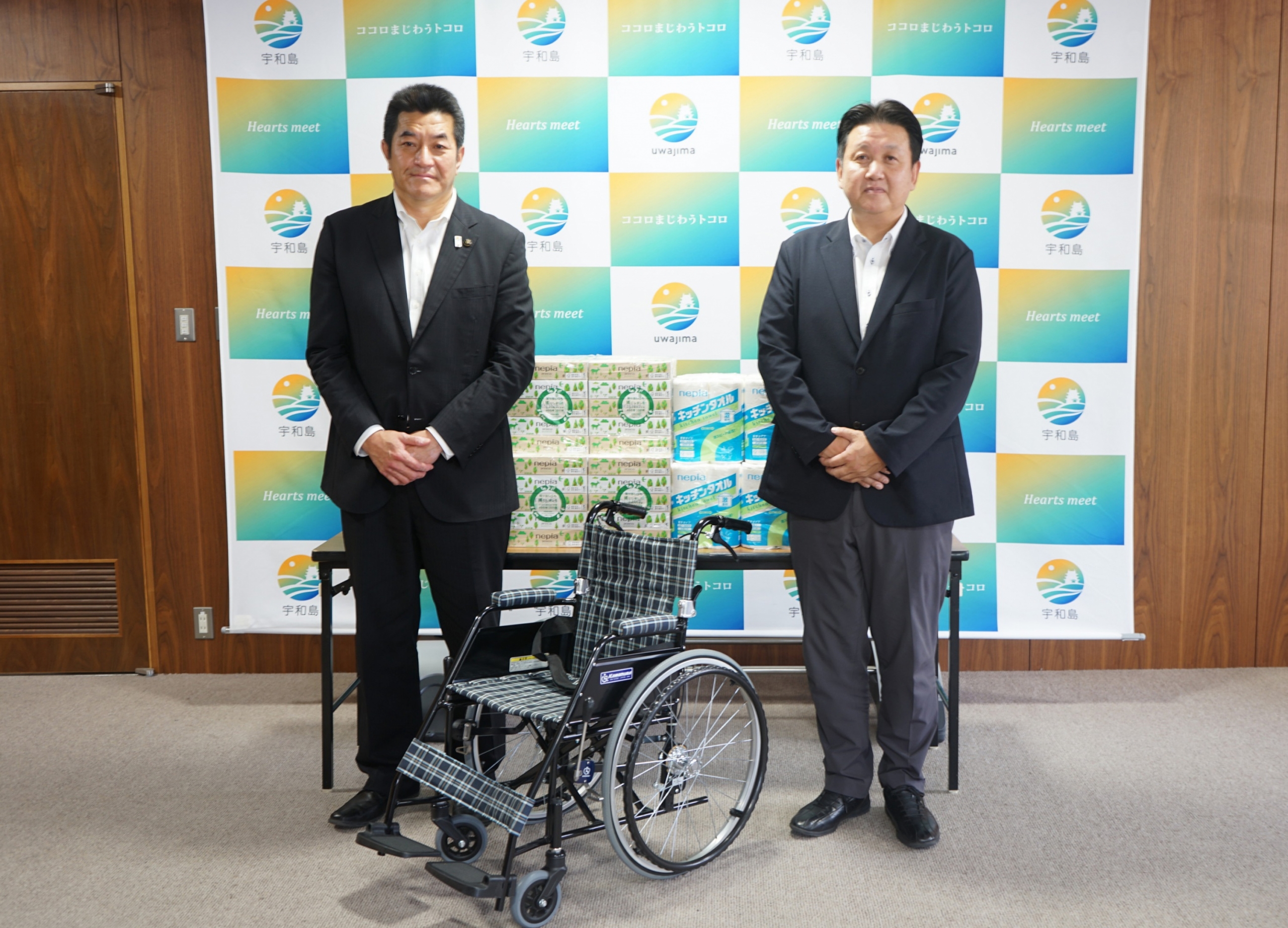 【丸之内ヘリオスグループ】アルミ製車椅子を宇和島市へ寄贈